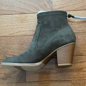 Dolce Vita dv8 Jonah Olive Stretch Suede Wooden Heeled Ankle Boots